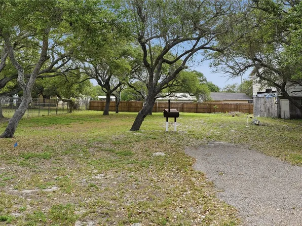 708-710 N Terry St, Rockport, TX 78382