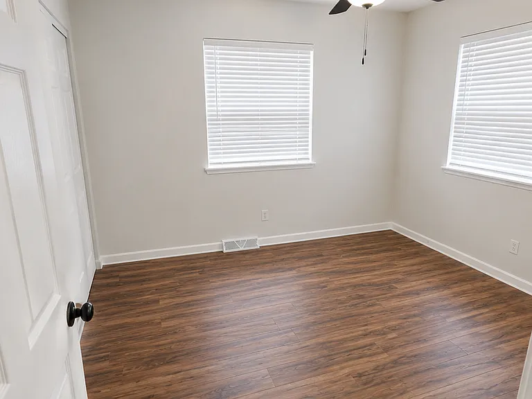 24 Fontainebleau Dr — Photo 5