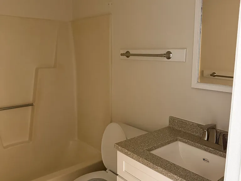 811 Varsity Dr — Photo 7