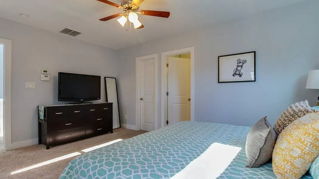 4 bed, 1950 sqft, $4,700 — Photo 3