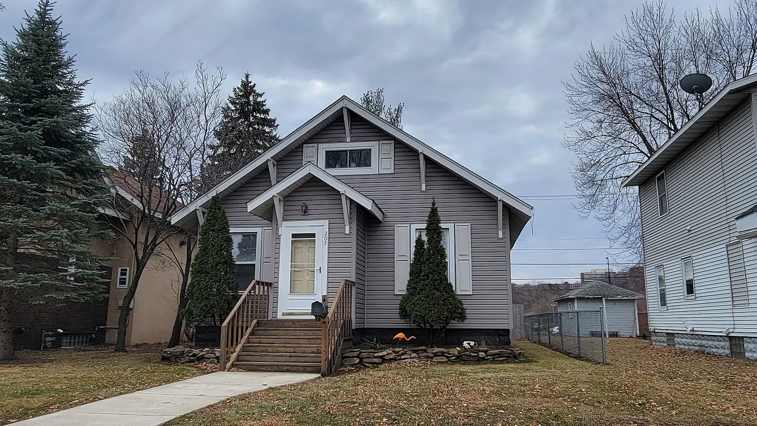 4 bed, 1.5 bath, $2,080 — Photo 1