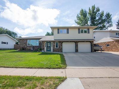 1325 Crestview Ln, Bismarck, ND, 58501