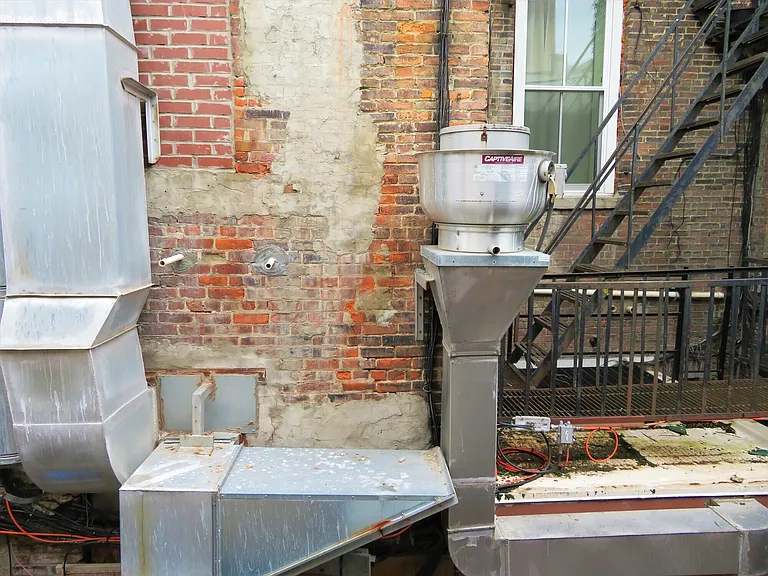 212 E State St — Photo 52