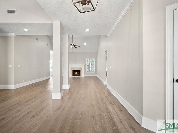 4th image of 435 Belmont Circle