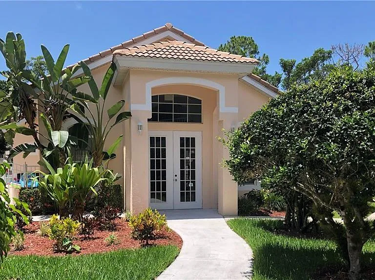 1044 Woodshire Ln #B212 — Photo 15