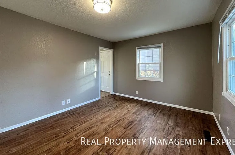 808 S Glendale Ave — Photo 25