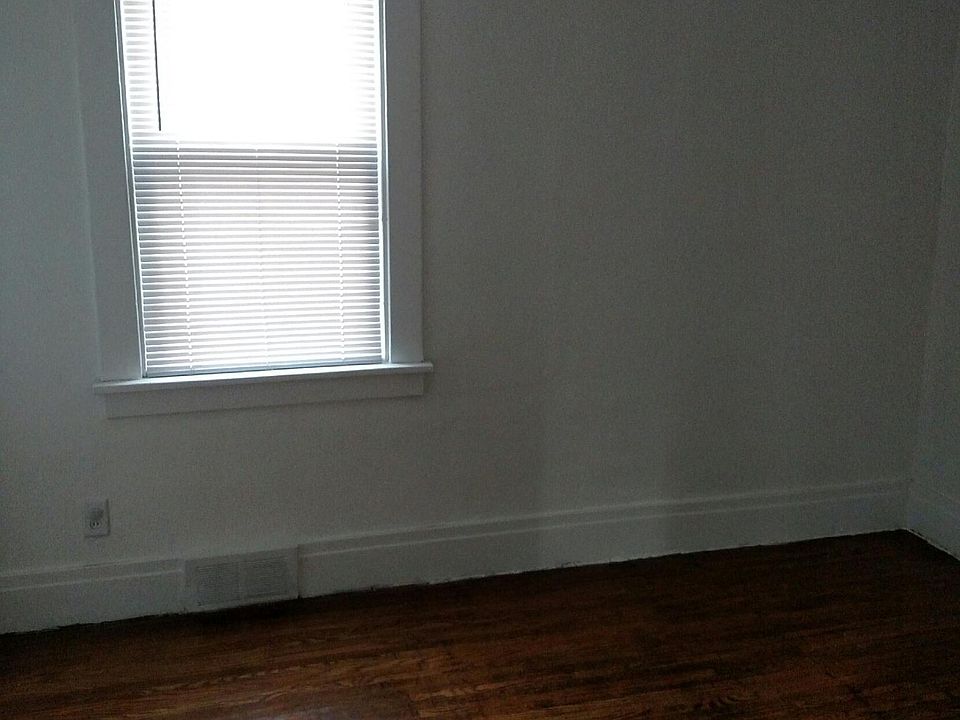 Secondary bedroom.