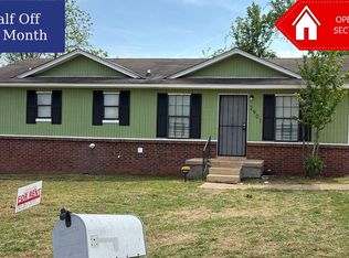 2901 Lake Park Rd, Memphis, TN 38127