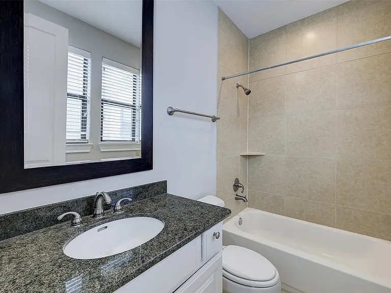 3245 Maxroy St — Photo 23