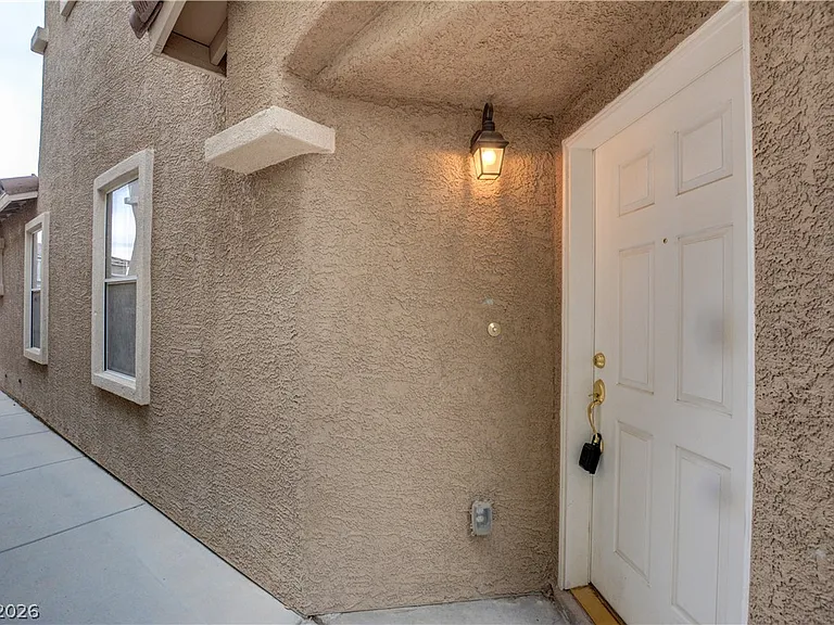 9540 Gibbon Ave — Photo 4