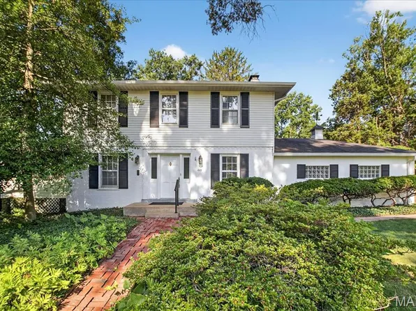 449 Parkwoods Ave, Saint Louis, MO 63122
