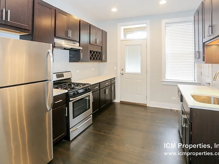 1930 W Nelson St #1 — Photo 1