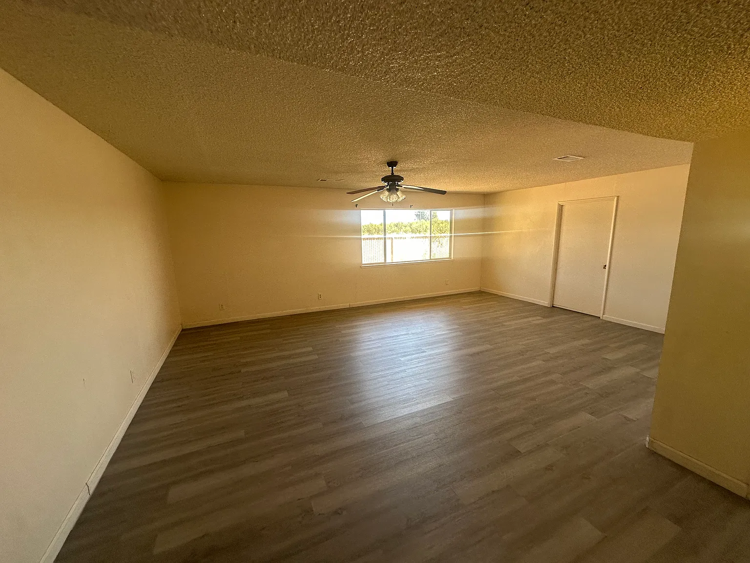 5 bed, 2088 sqft, $2,800 — Photo 4