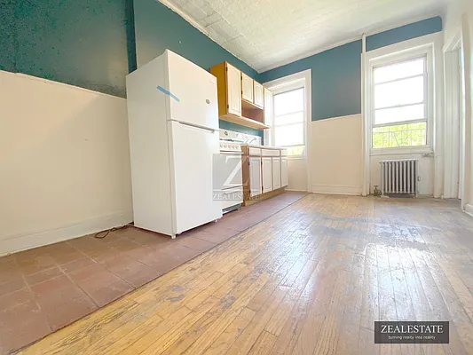 Rented by ZealEstate Group Inc | media 32