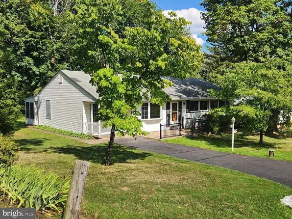 1881 Walnut Ln, Warrington, PA 18976