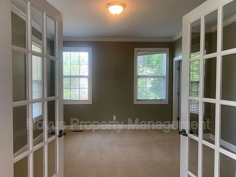 119 Tullamore Trl — Photo 12