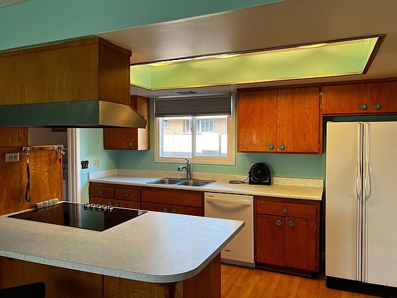 4th image of 108 E Pebble Beach Dr