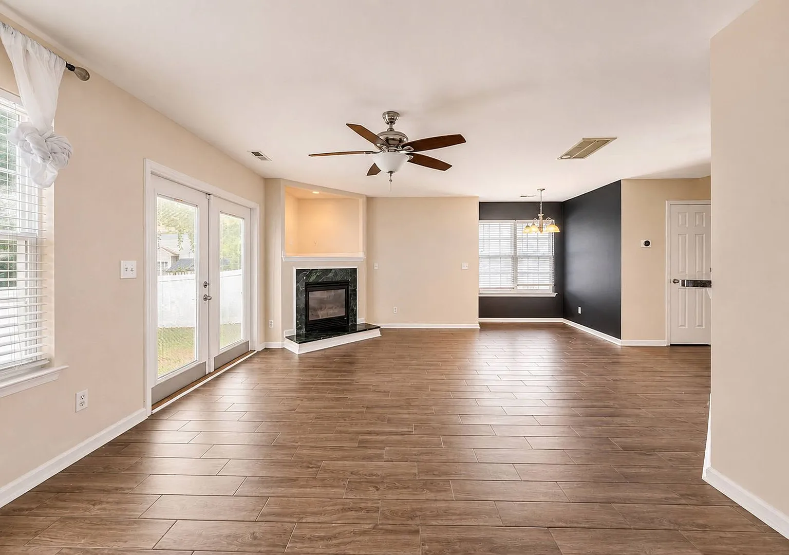 York county 3 bedroom Fully Fenced — Photo 4
