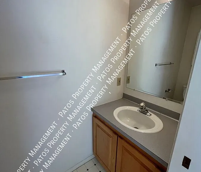 2204 Xenia St — Photo 4