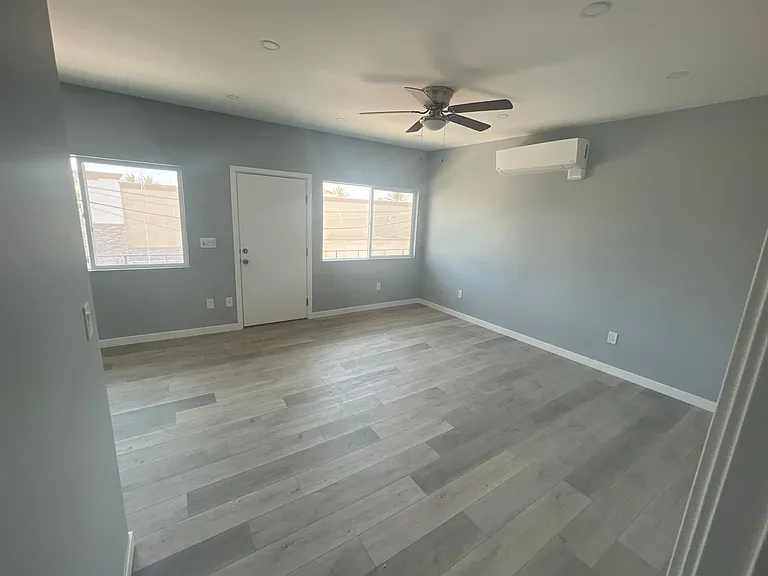 112 N Spruce St — Photo 9