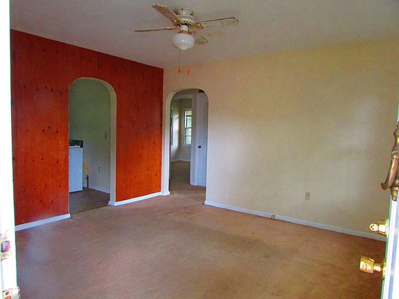 5th image of 1003 N College Ave