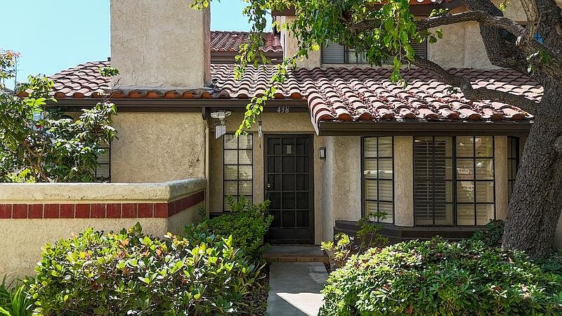 1st image of 438 Las Palomas Dr