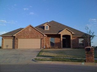 8121 Hawksbury Rd, Yukon, OK 73099