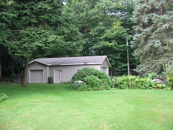 Back Garage 24' x 40'