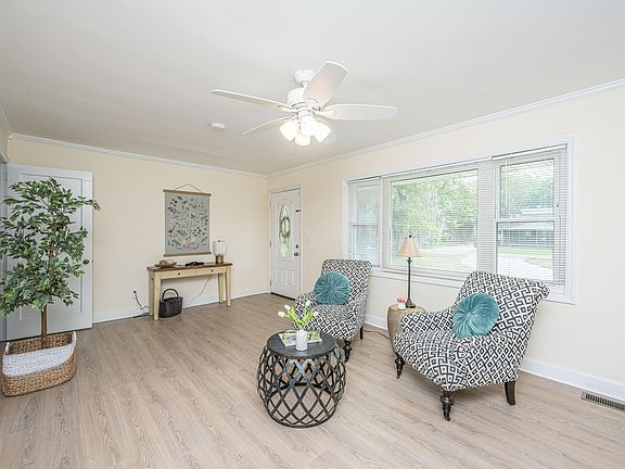 4th image of 1010 W Recess Rd