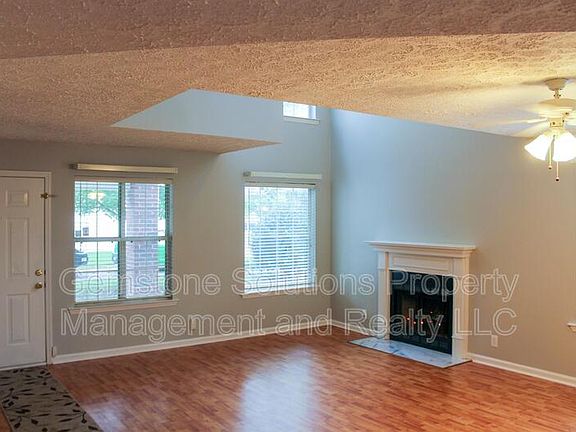 2nd image of 914 Idlewild Ct