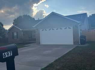 697 Hillside Ln, Lenoir City, TN 37771