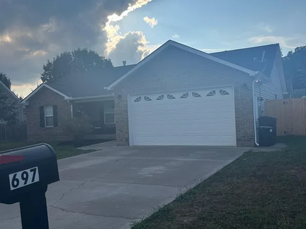 697 Hillside Ln, Lenoir City, TN 37771