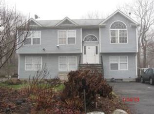 16 Gates Ave, Brentwood, NY 11717