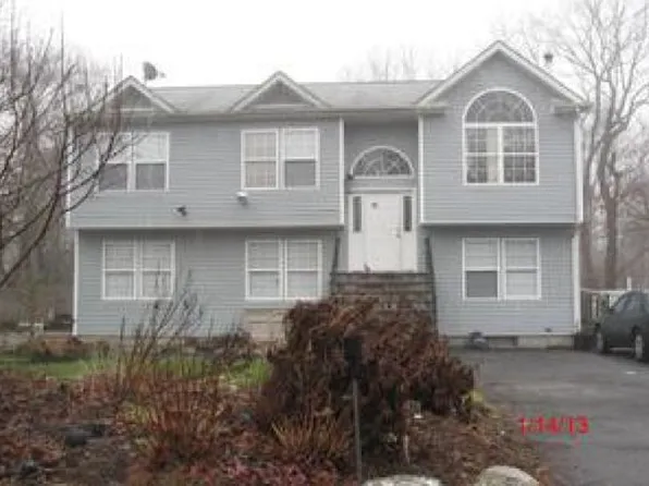 16 Gates Ave, Brentwood, NY 11717