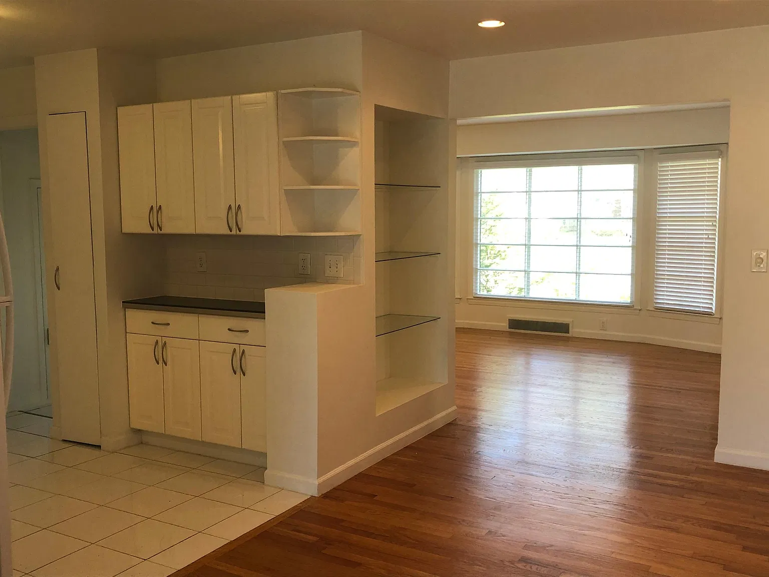 3 bed, 1340 sqft, $3,200 — Photo 4
