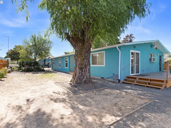 136 Sisters Ln, Roseburg, OR 97471