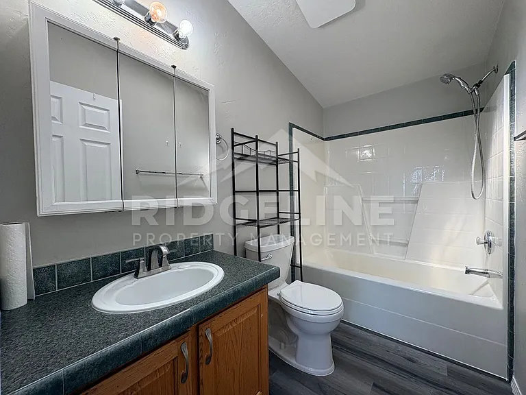 582 N 4200 E — Photo 11