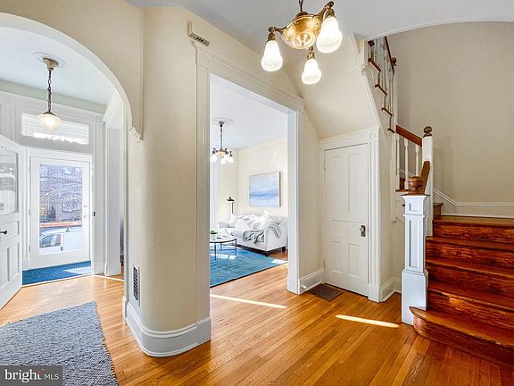 5th image of 1224 Independence Ave SE