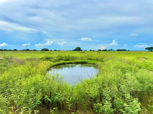 105 Pintail Ln, Columbus, TX 78934