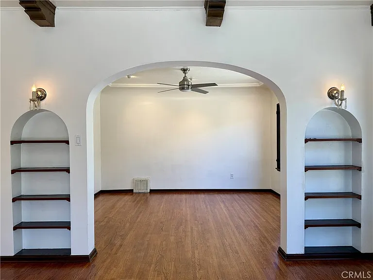 1117 Bennett Ave — Photo 5