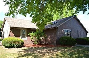 1st image of 1001 SW Sunrise Dr