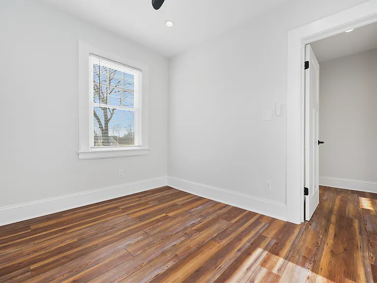 58 Walter Ave — Photo 26