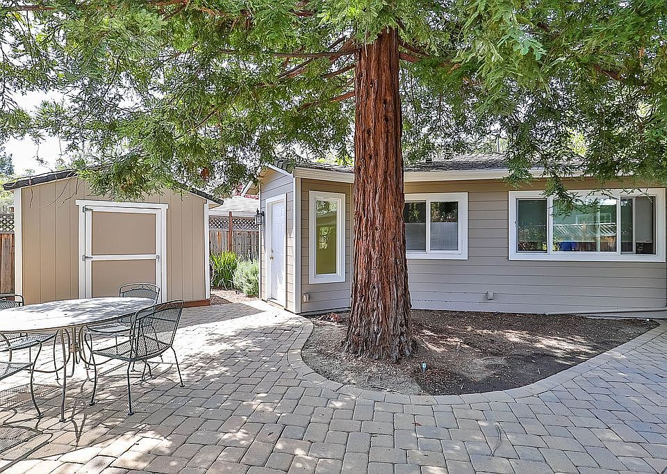 2nd image of 1516 Arbutus Dr