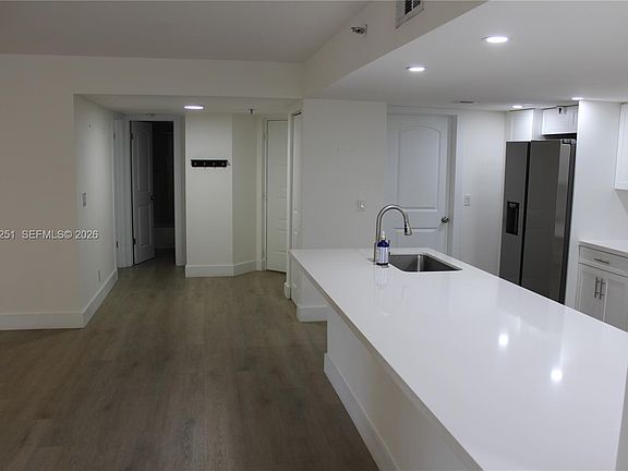 3rd image of 955 Egret Cir APT 310