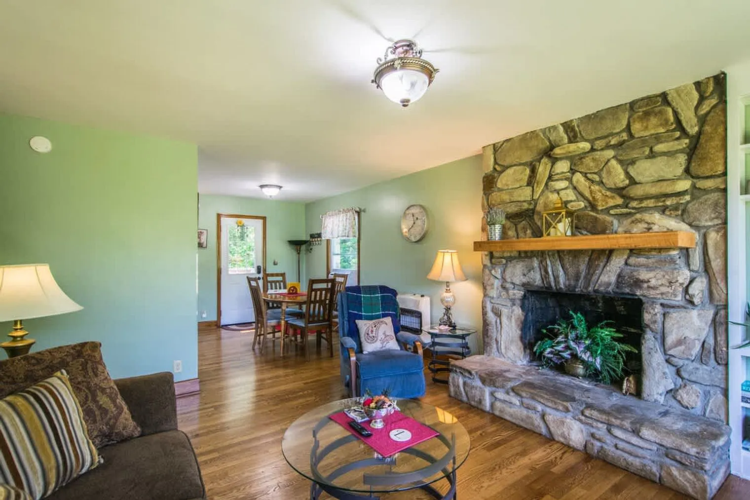 2 bed, 1.0 bath, 990 sqft, $2,925 — Photo 2