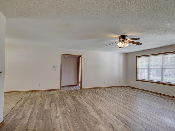 5th image of 210 Gooch Rd