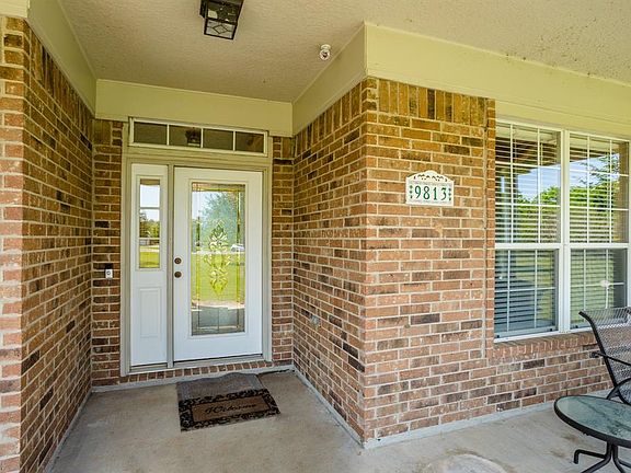 3rd image of 9813 Topaz Ln
