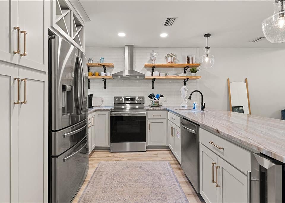 1st image of 618 Harbour Oaks Dr #618