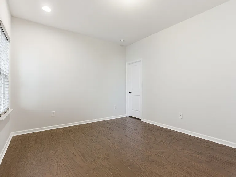721 Vine Pond Ct — Photo 35