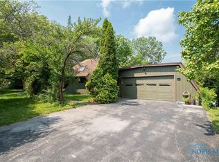 23887 W River Rd, Perrysburg, OH 43551